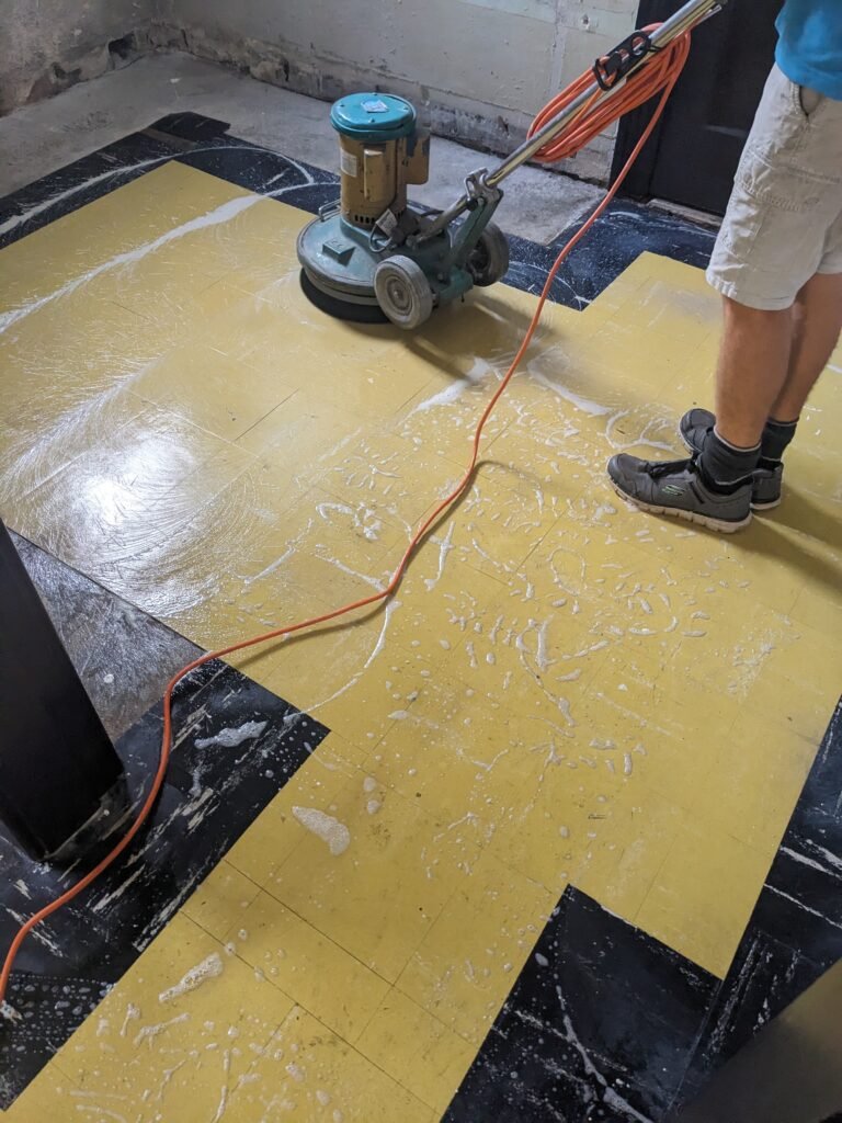 floor scrubbing vinyl 768x1024